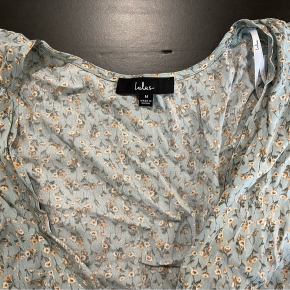 NWOT Lulus Sage Green Ditsy Floral Wrap Crop Top Sz Medium - Picture 5 of 6